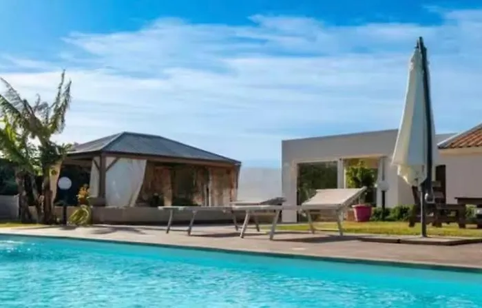 Villa Alicudi - Luxury Seaside Con Piscina *