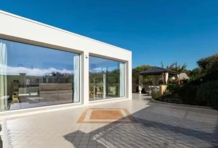 Villa Alicudi - Luxury Seaside Con Piscina Villa