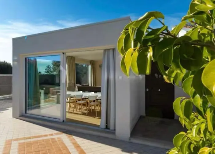 Villa Alicudi - Luxury Seaside Con Piscina